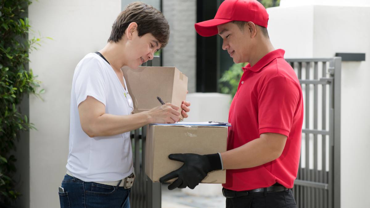 Courier vs Postal Services